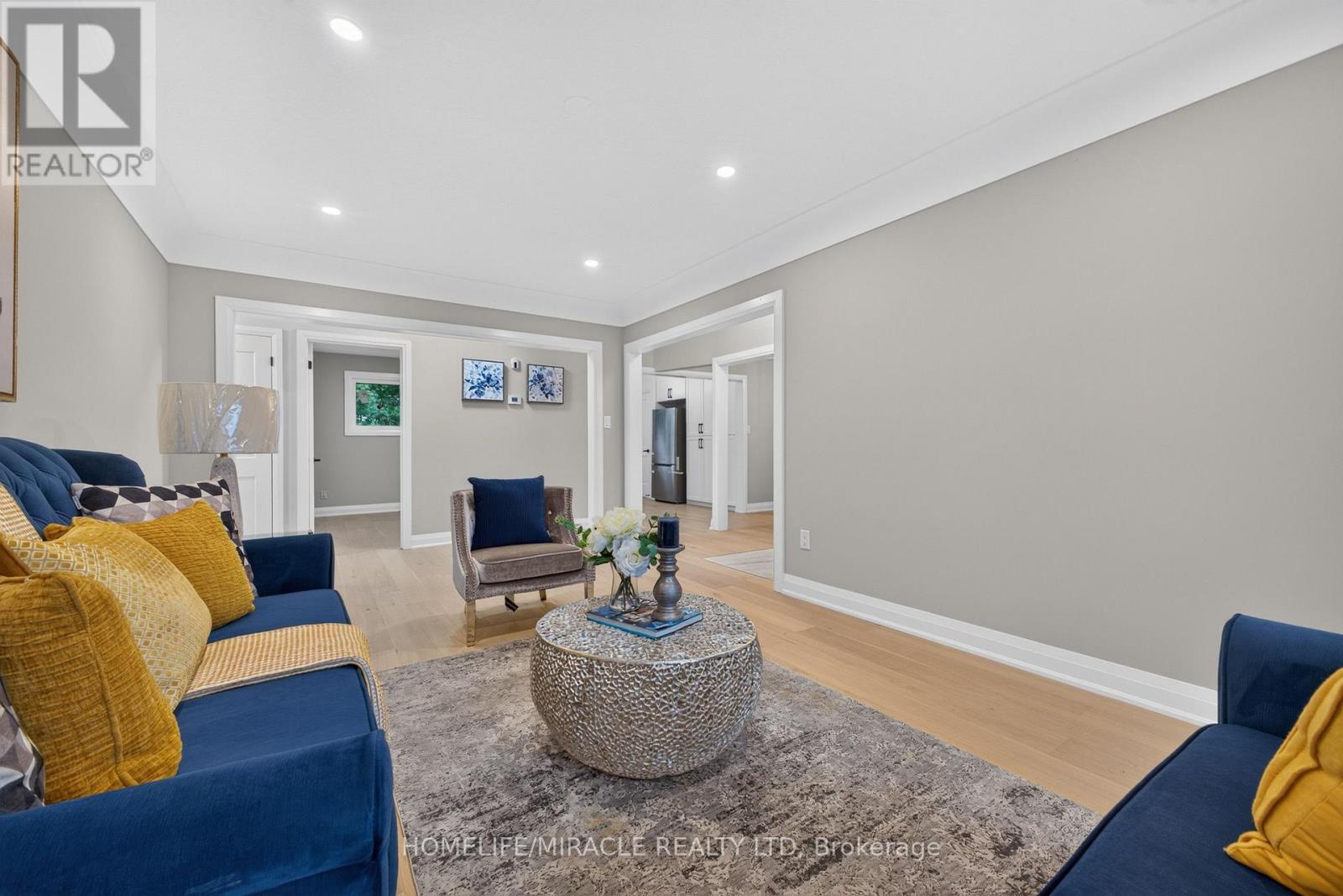 216 WELLINGTON STREET - 11