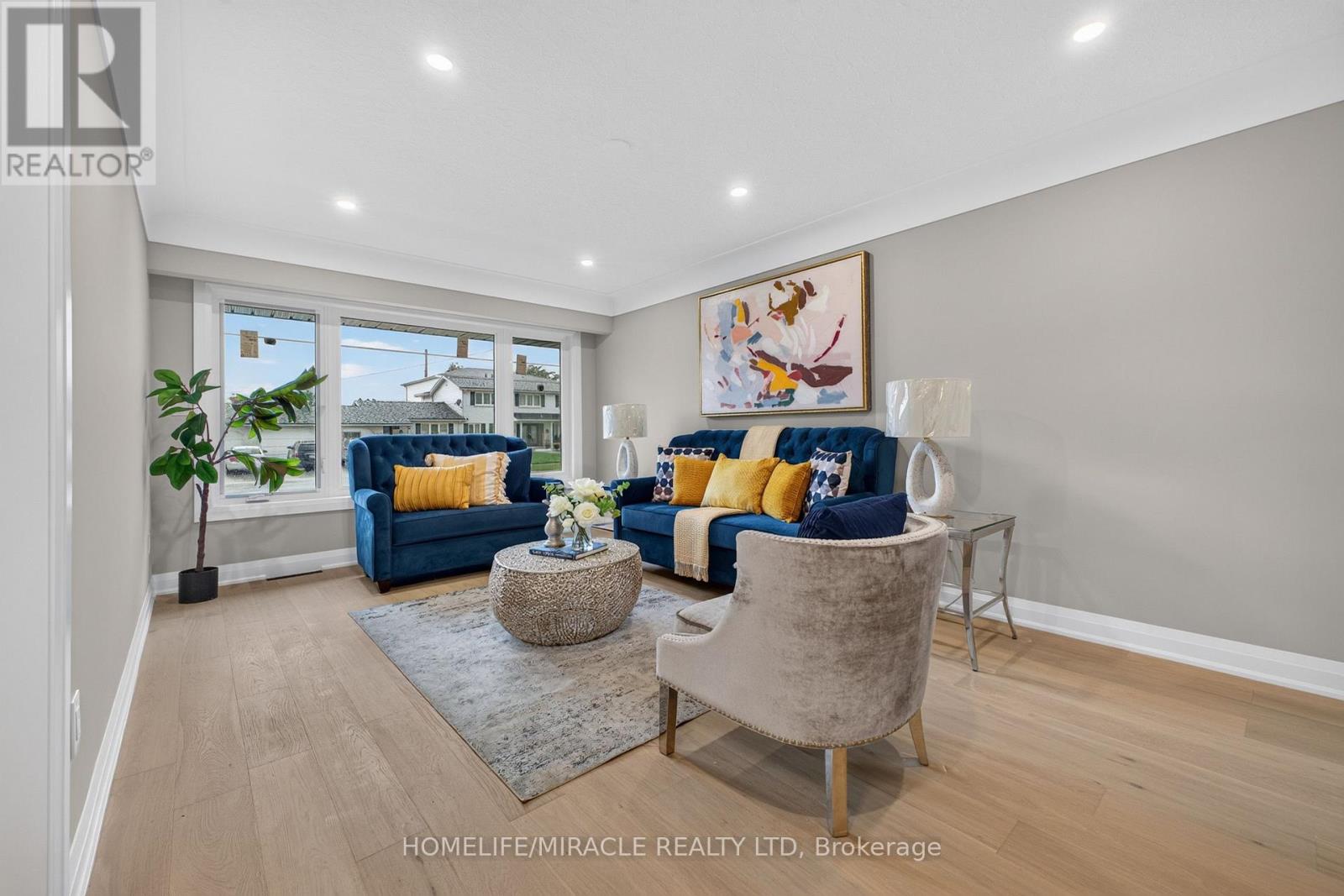 216 WELLINGTON STREET - 8