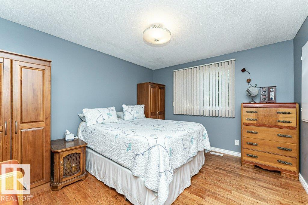 5924 11 AV NW - 18