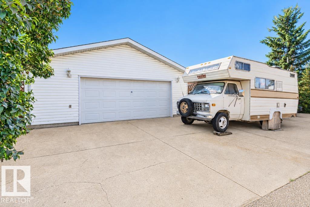 5924 11 AV NW - 53
