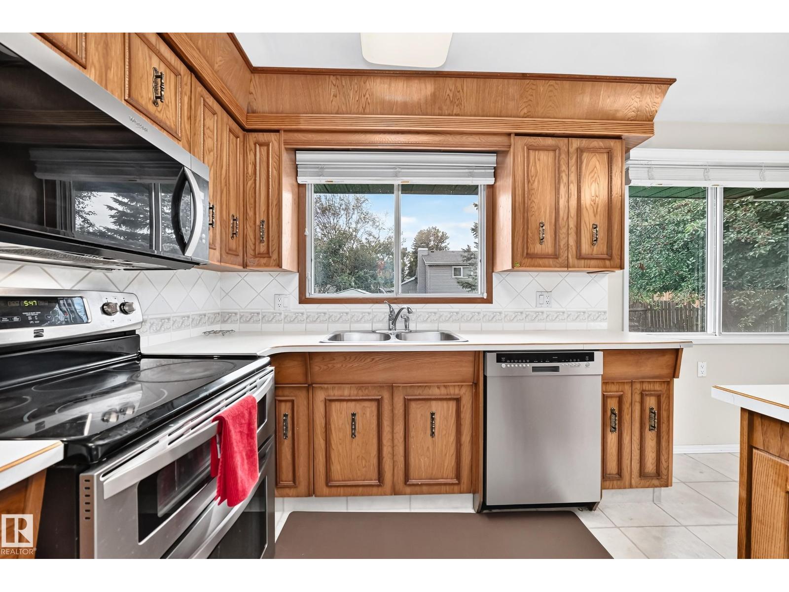 23 WOODLANDS RD - 10