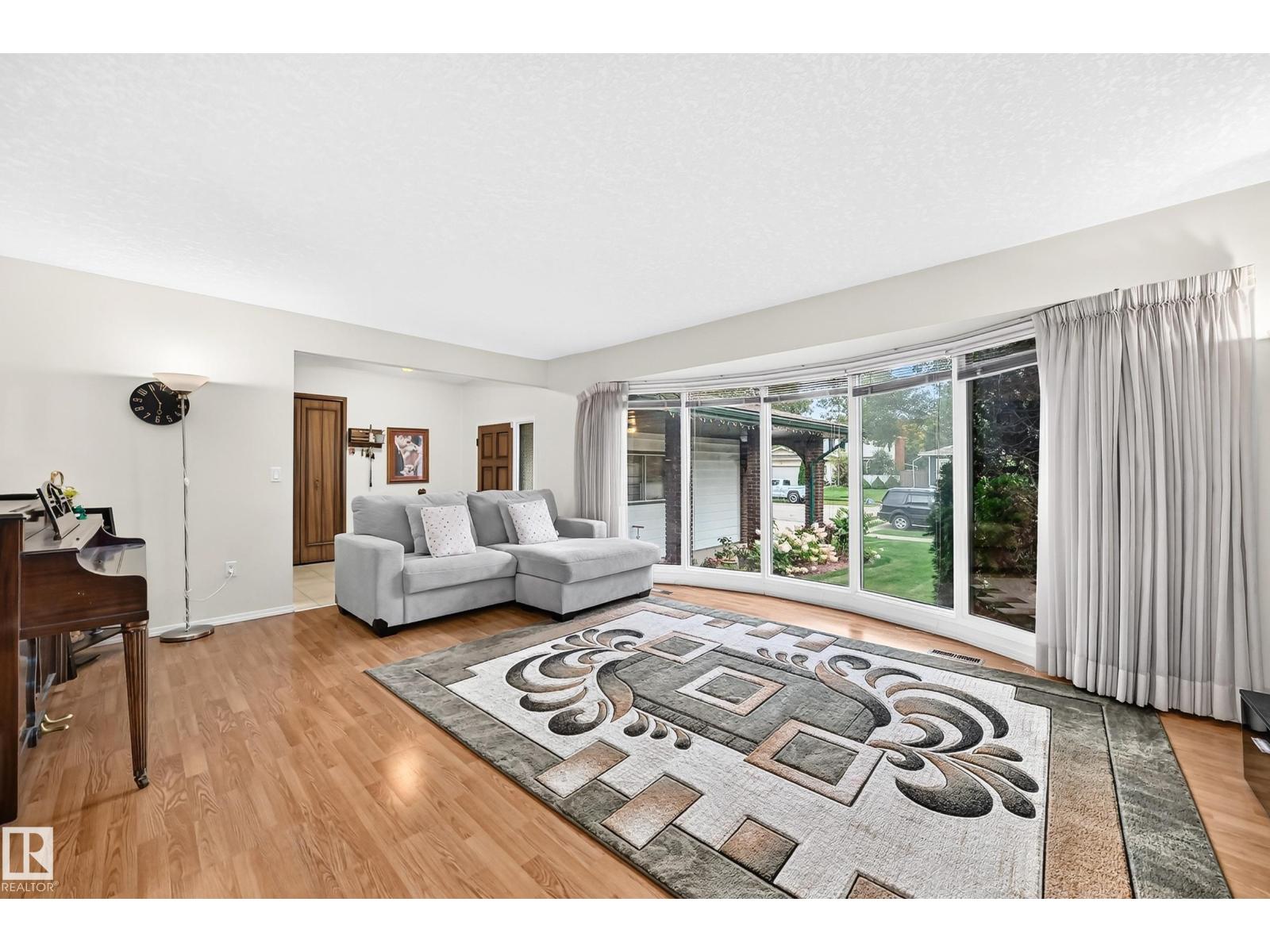 23 WOODLANDS RD - 17