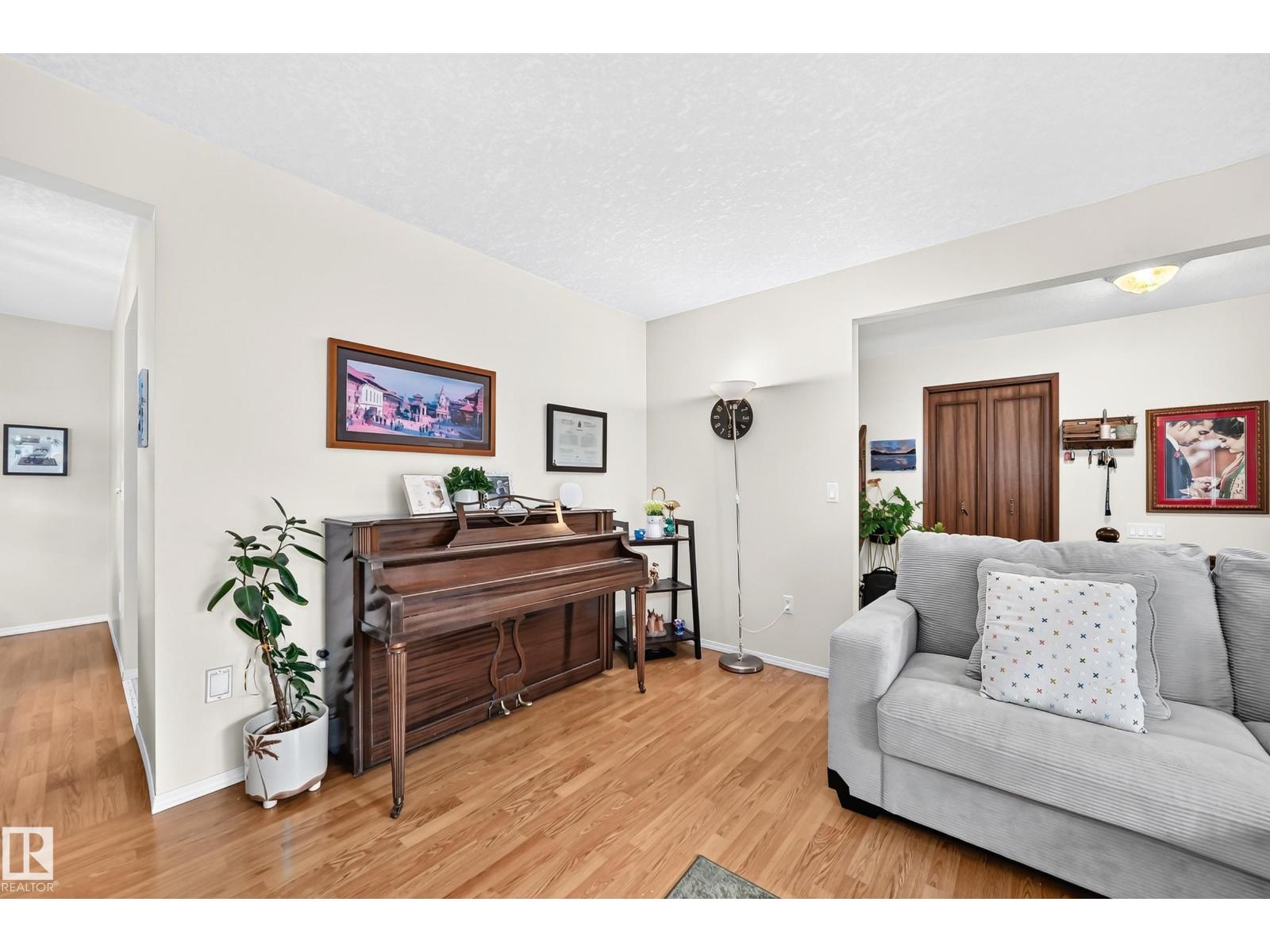 23 WOODLANDS RD - 19