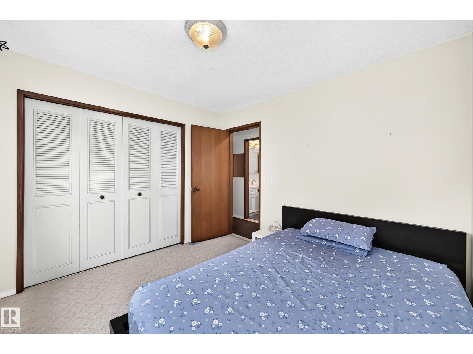 23 WOODLANDS RD - 24