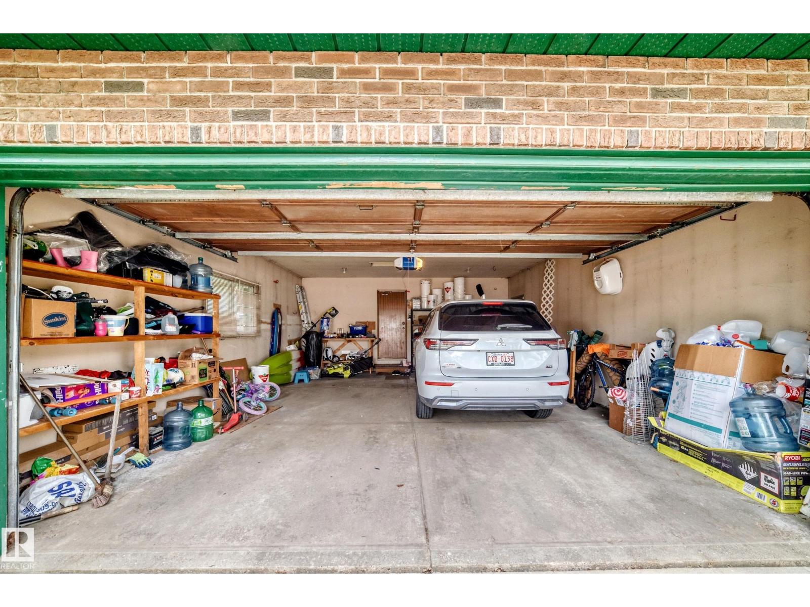 23 WOODLANDS RD - 40