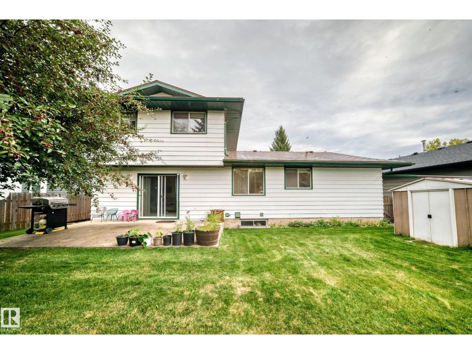 23 WOODLANDS RD - 44