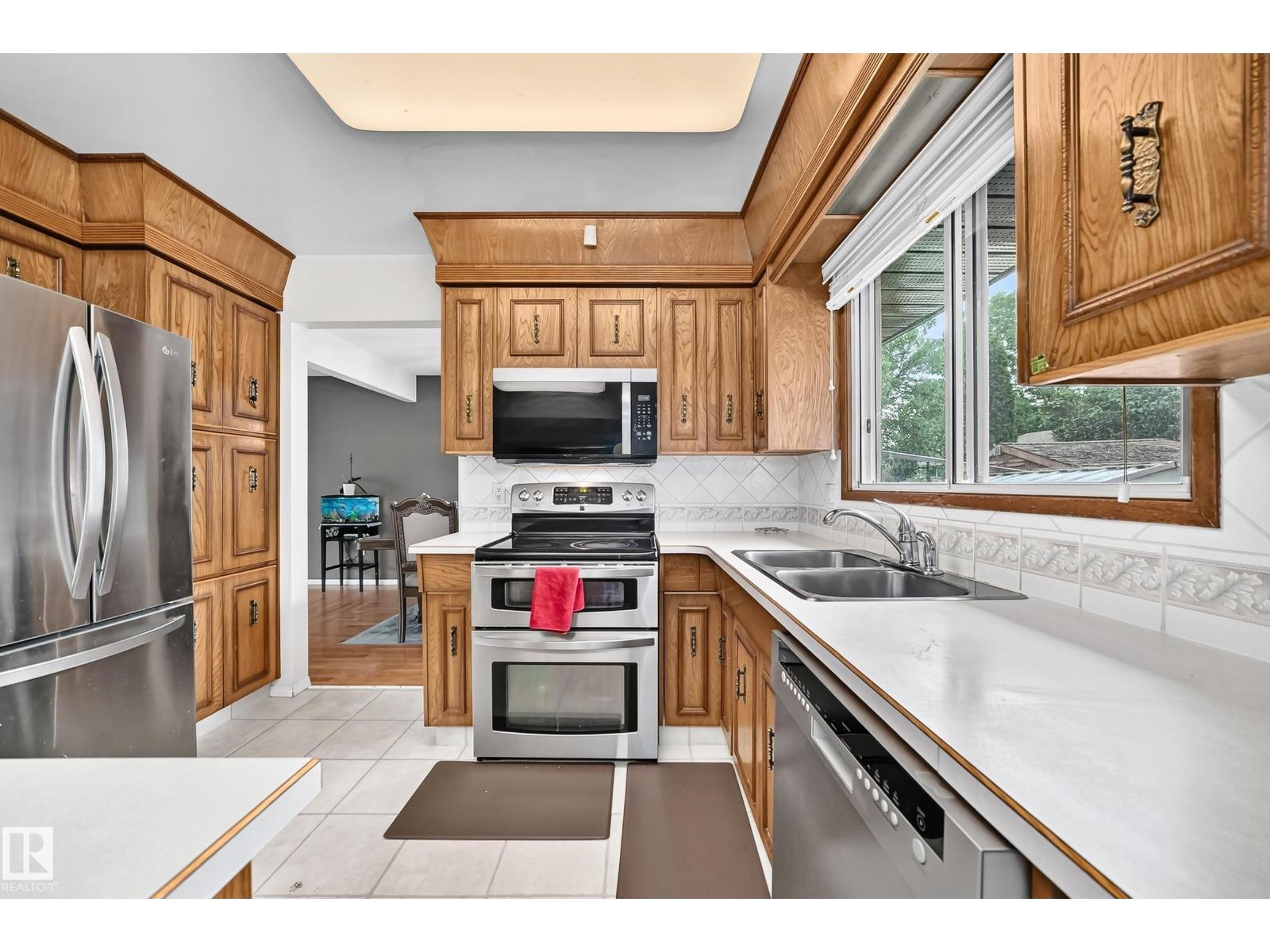 23 WOODLANDS RD - 7