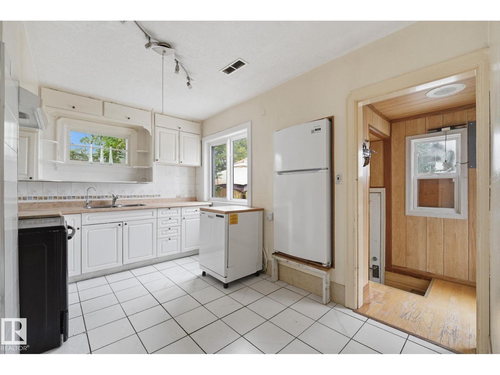 10917 96 ST NW - 11