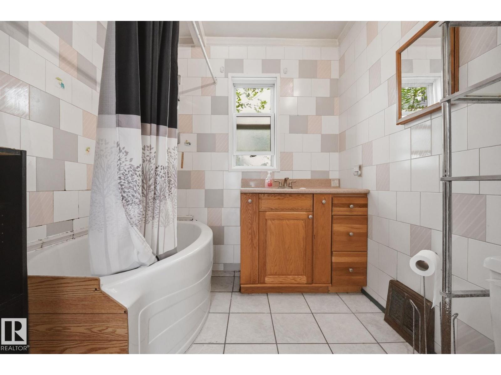10917 96 ST NW - 15
