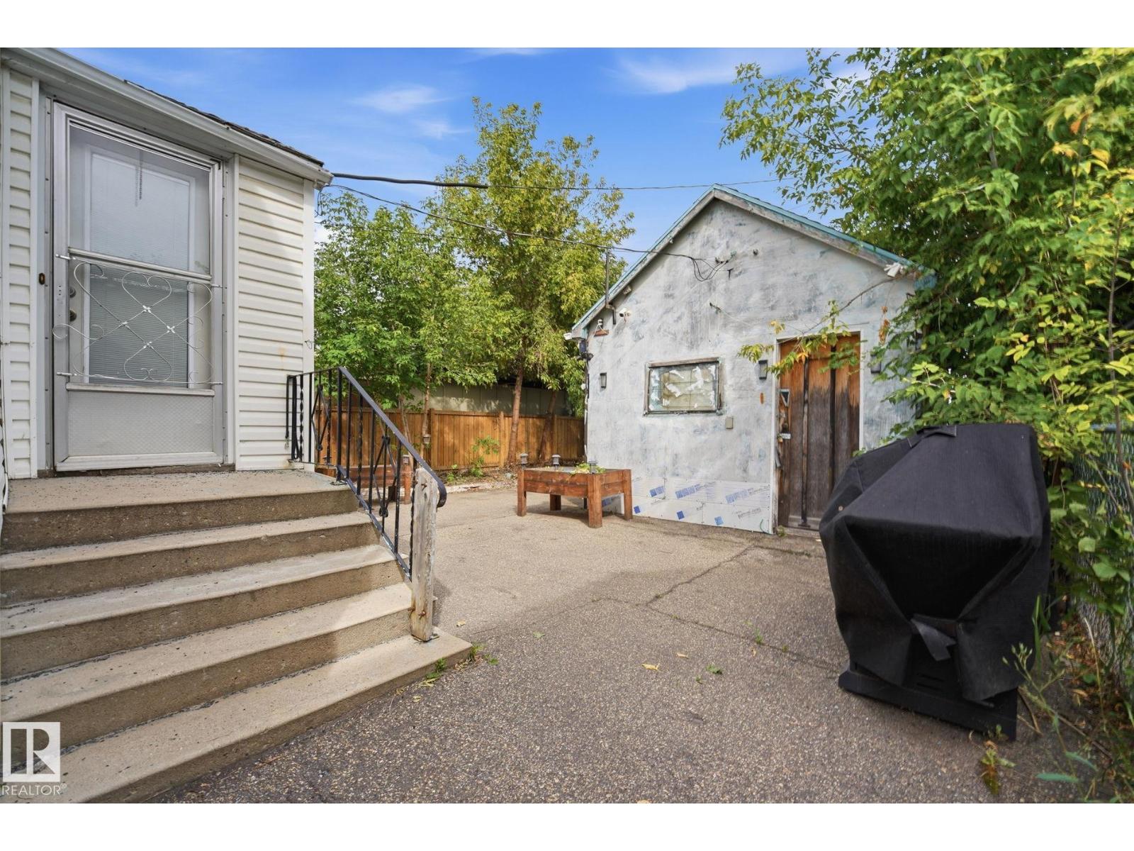 10917 96 ST NW - 29