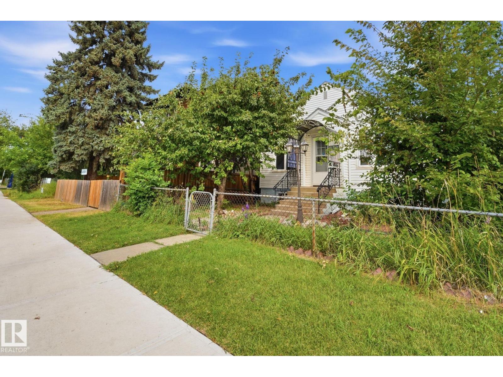 10917 96 ST NW - 3