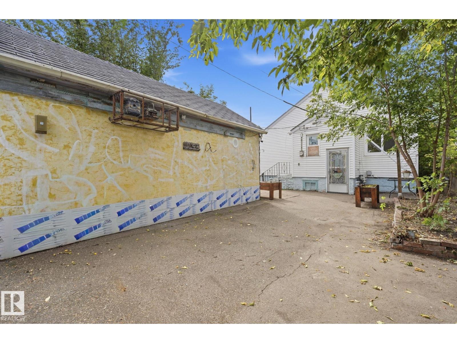 10917 96 ST NW - 30