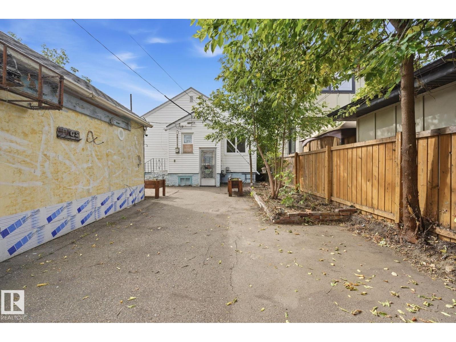 10917 96 ST NW - 31