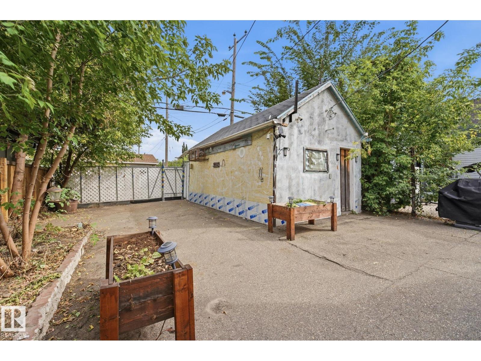 10917 96 ST NW - 32