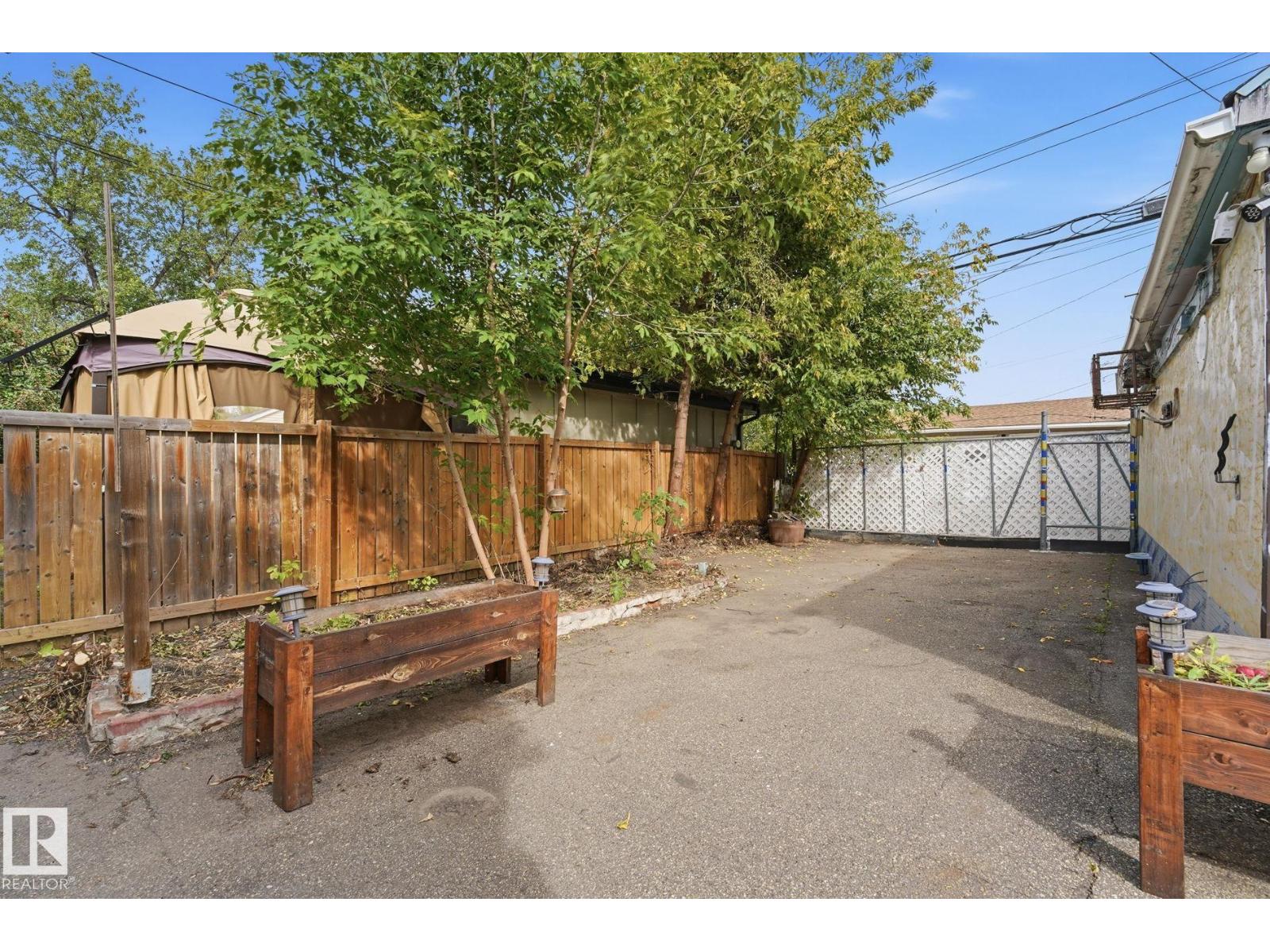 10917 96 ST NW - 33