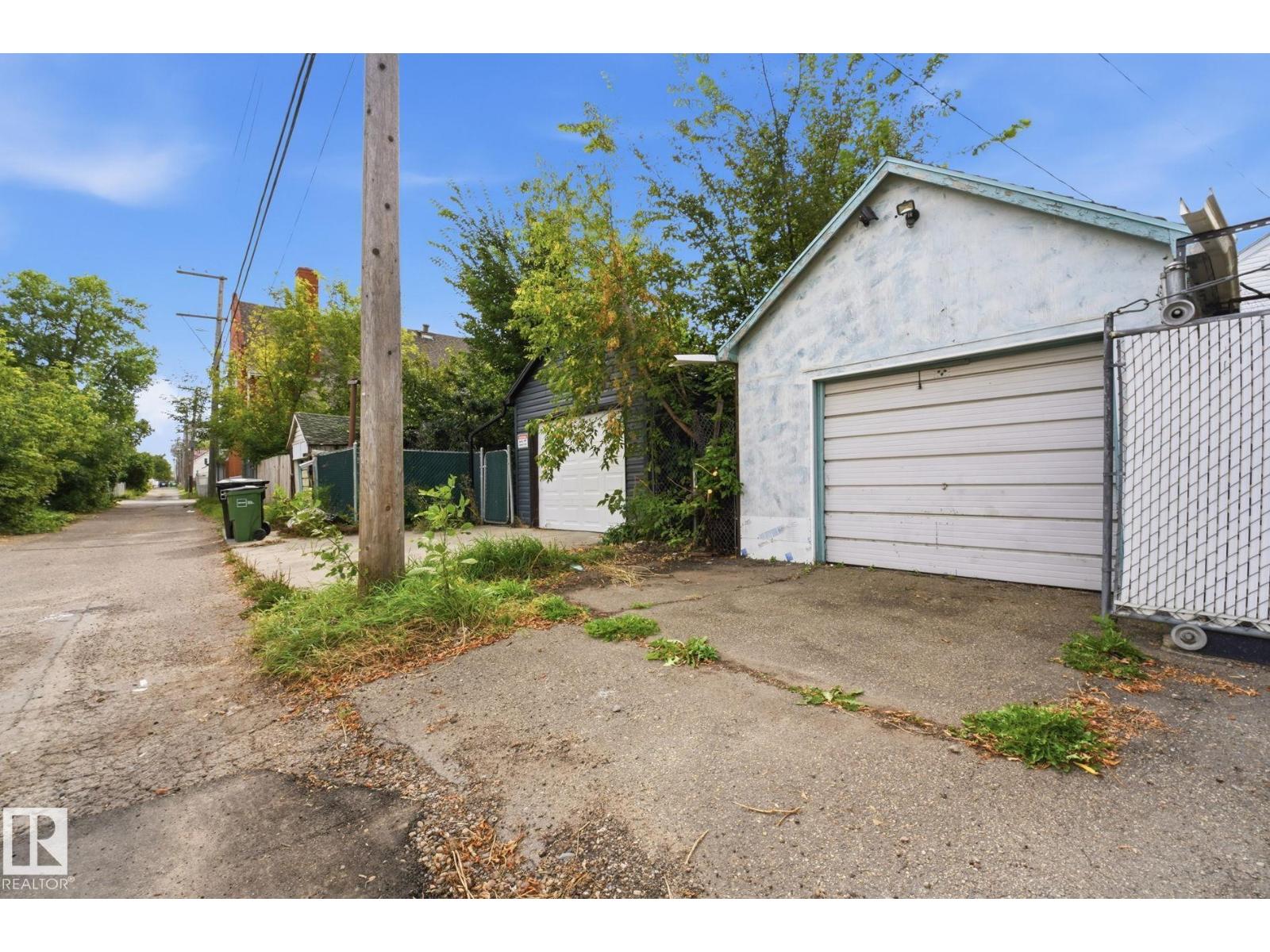 10917 96 ST NW - 35