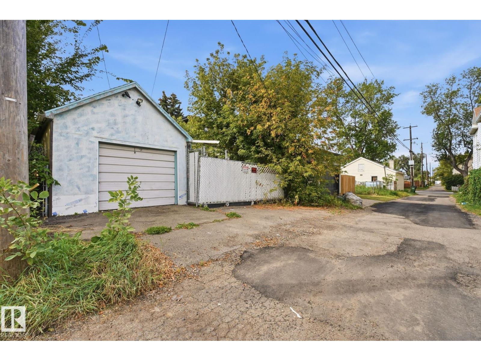 10917 96 ST NW - 36