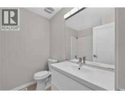 Bedroom - 18 University Park Drive, Regina, SK S4V0C9 Photo 9