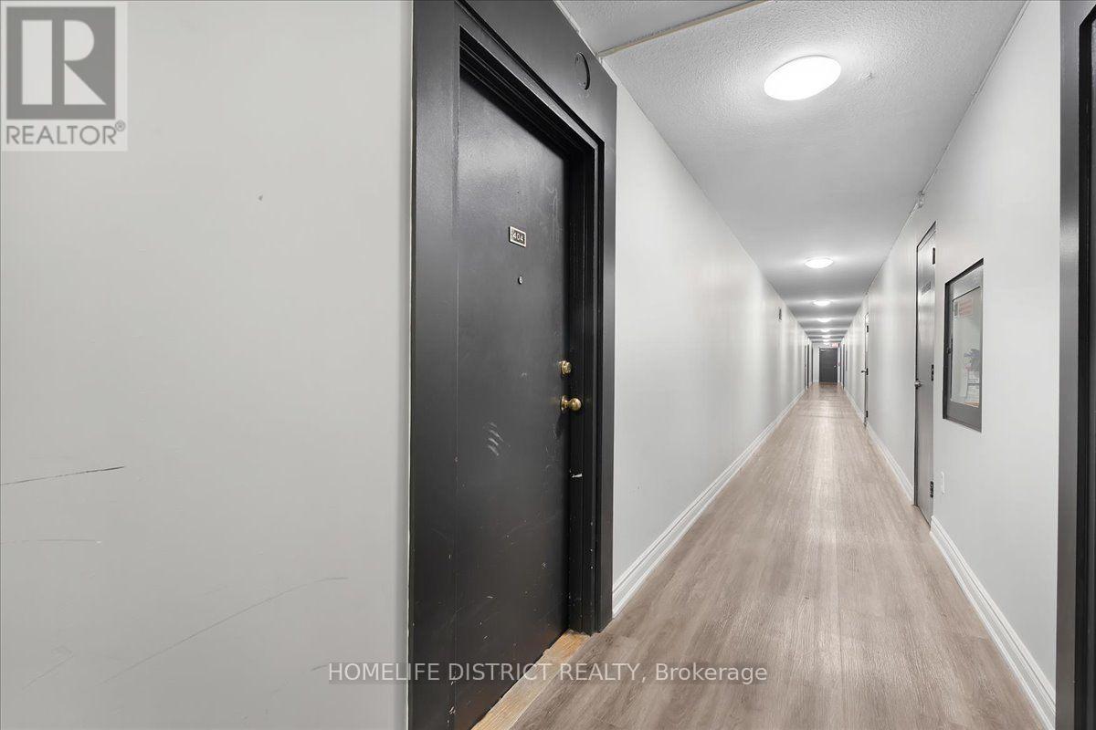 #404 3420 EGLINTON AVENUE E - 6
