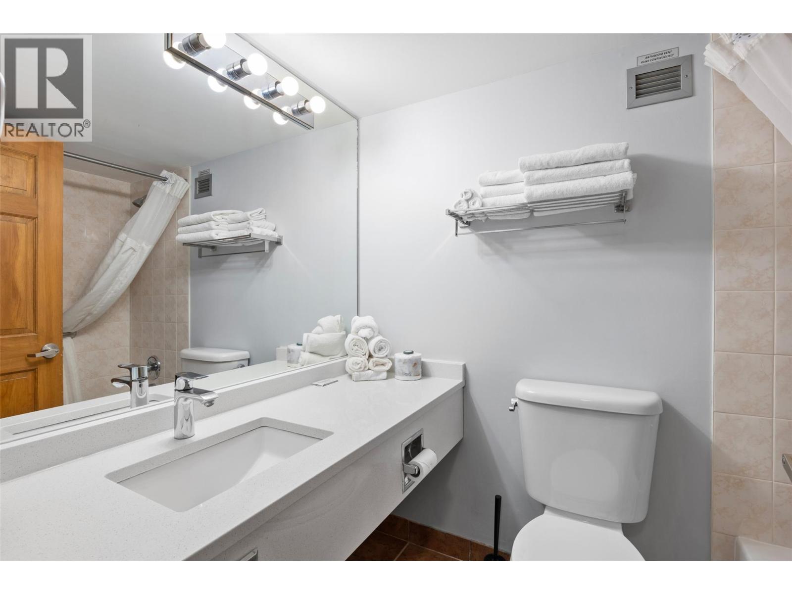 #238/240 3220 Village Way - 6