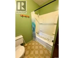 930 Vaughan Street, Moose Jaw, SK S6H5N8 Photo 12