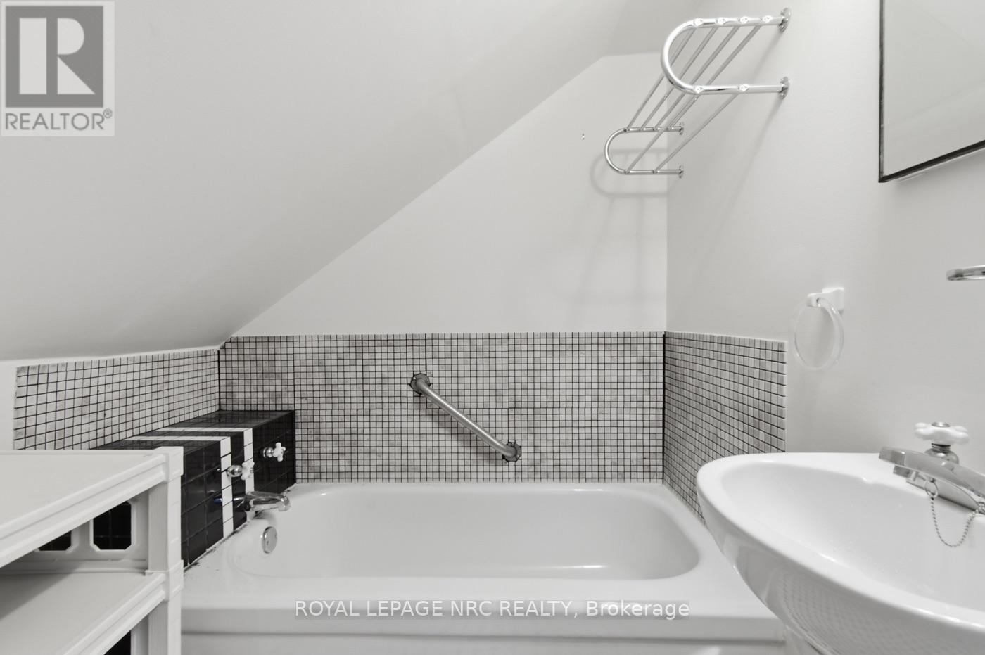 6068 DIXON STREET - 20