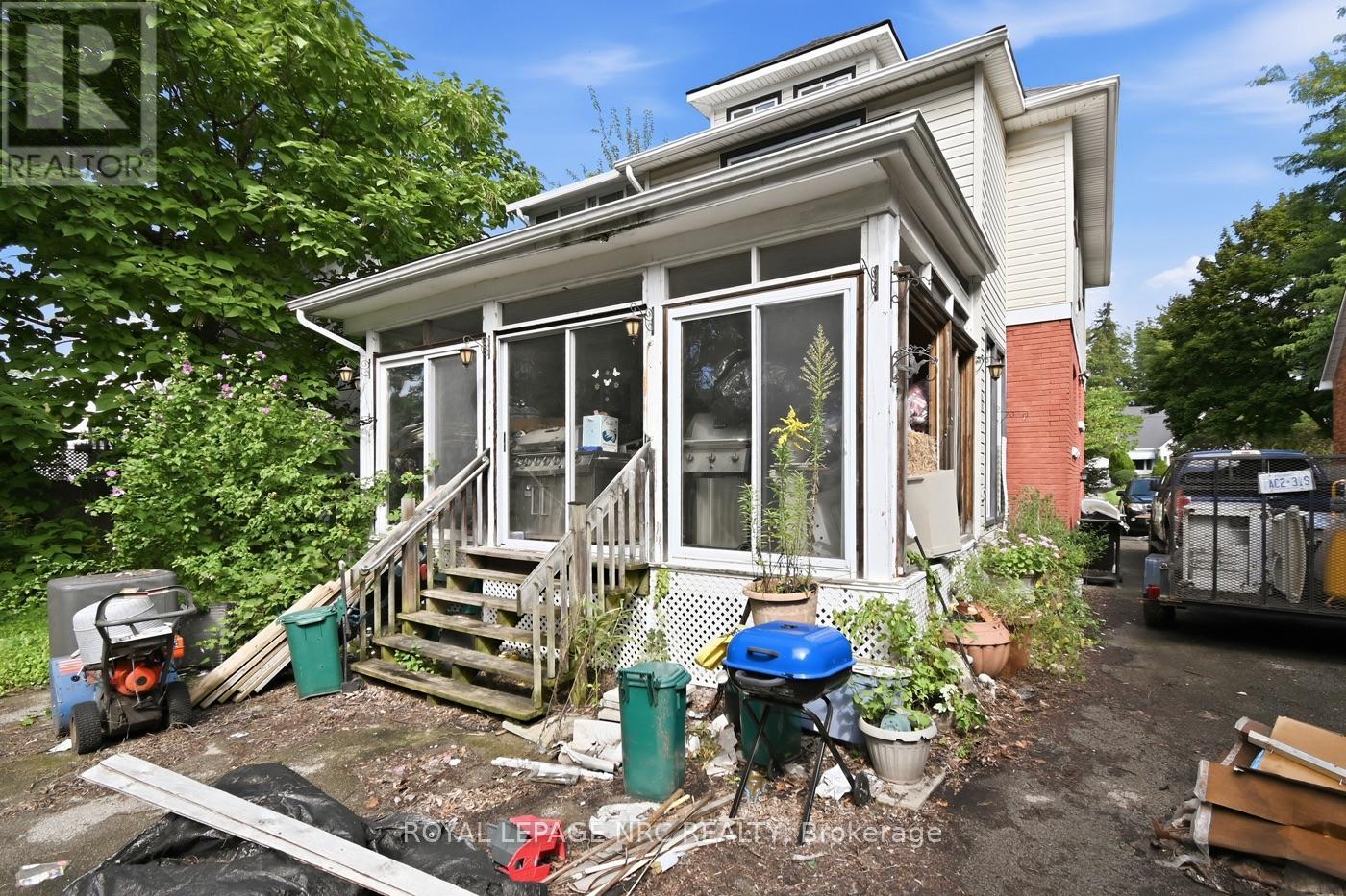 6068 DIXON STREET - 21
