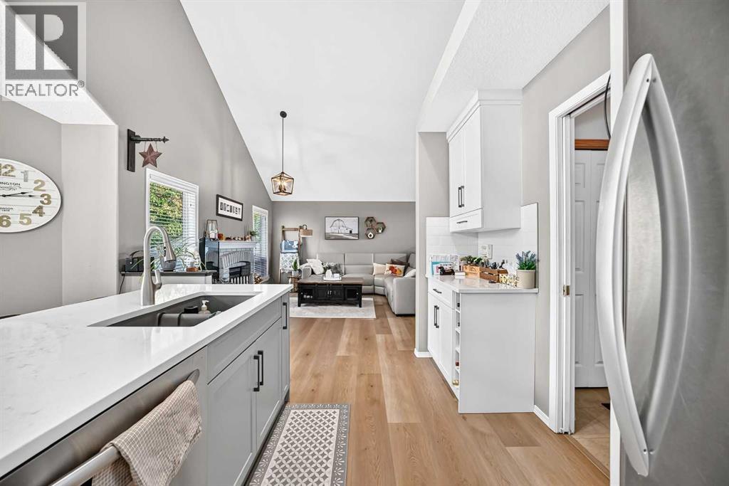 27 Lloyd Crescent NE - Image 10