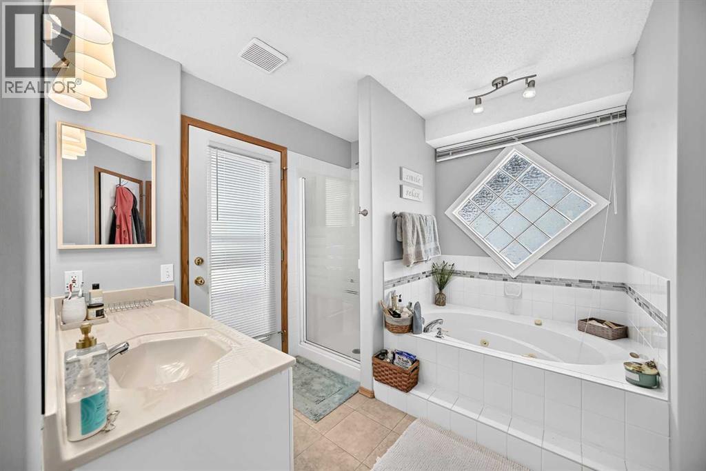 27 Lloyd Crescent NE - Image 22