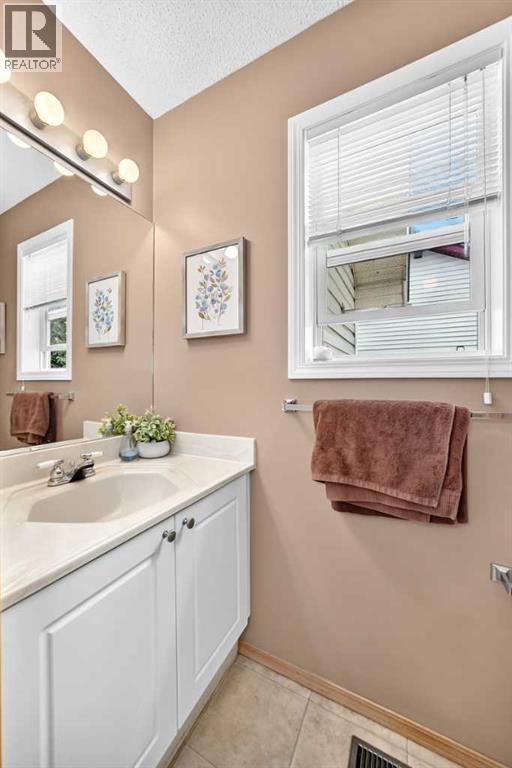 27 Lloyd Crescent NE - Image 28