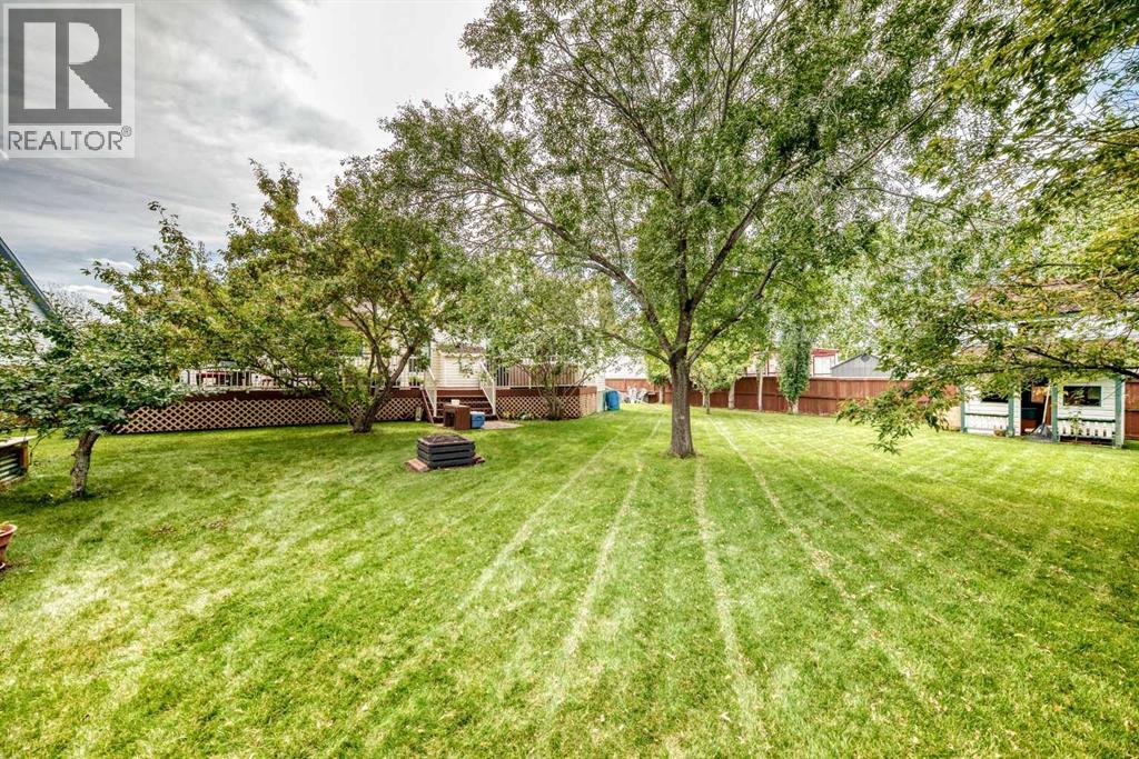 27 Lloyd Crescent NE - Image 45