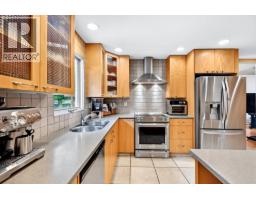 Kitchen - 233 Monmouth Drive, Kamloops, BC V2E1L9 Photo 13