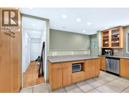 Primary Bedroom - 233 Monmouth Drive, Kamloops, BC V2E1L9 Photo 10