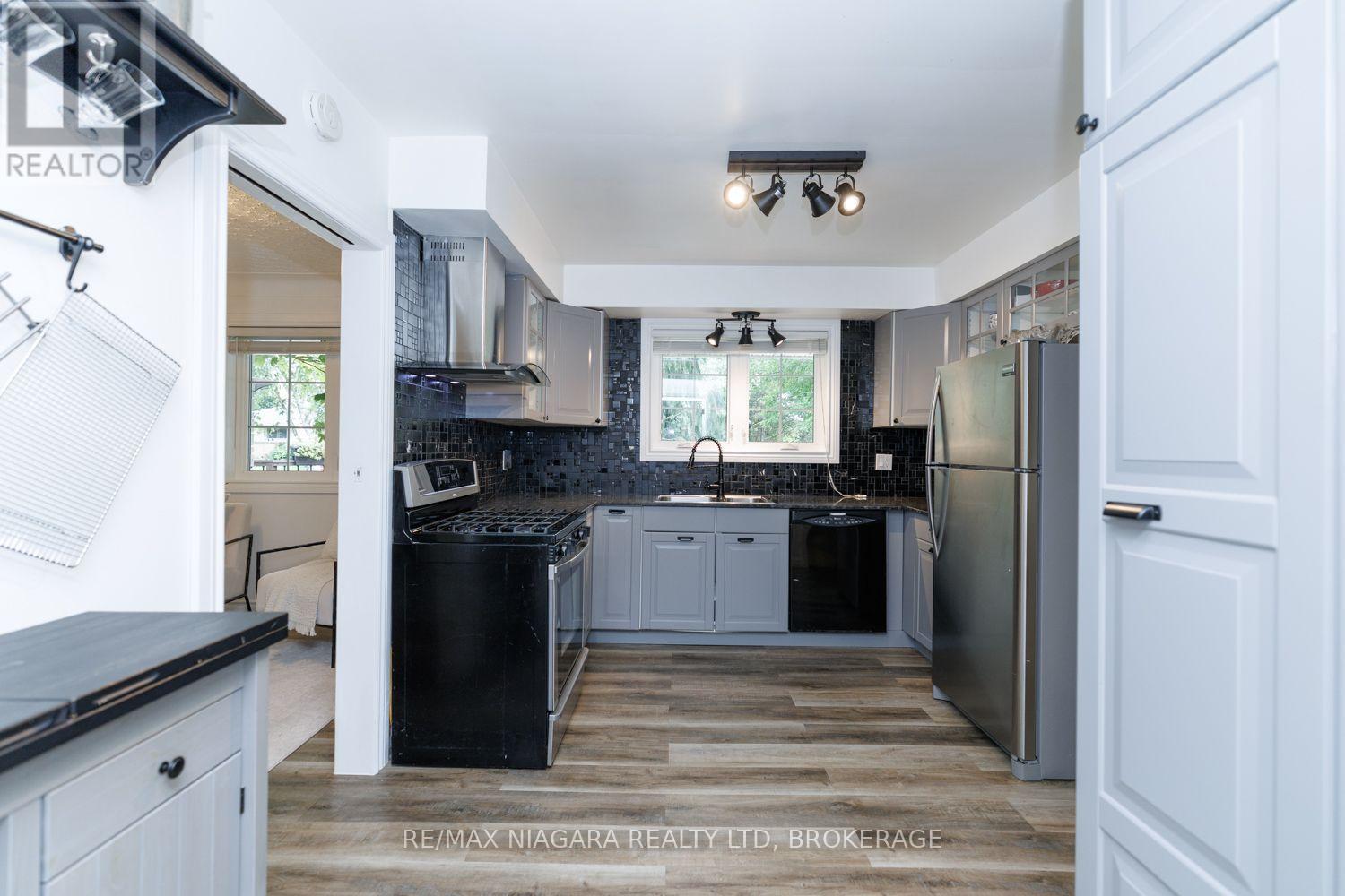 42 STRATHCONA DRIVE S - Image 13