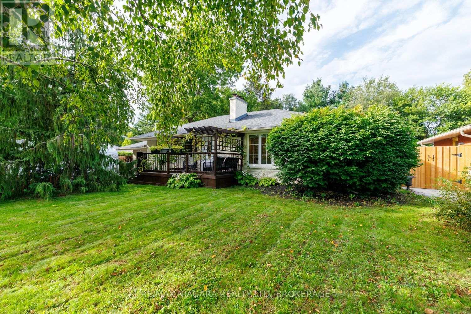 42 STRATHCONA DRIVE S, Pelham (Fonthill) — photo 2