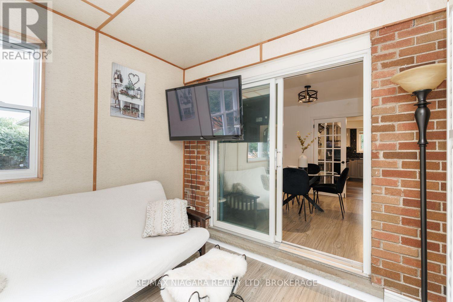 42 STRATHCONA DRIVE S - Image 33