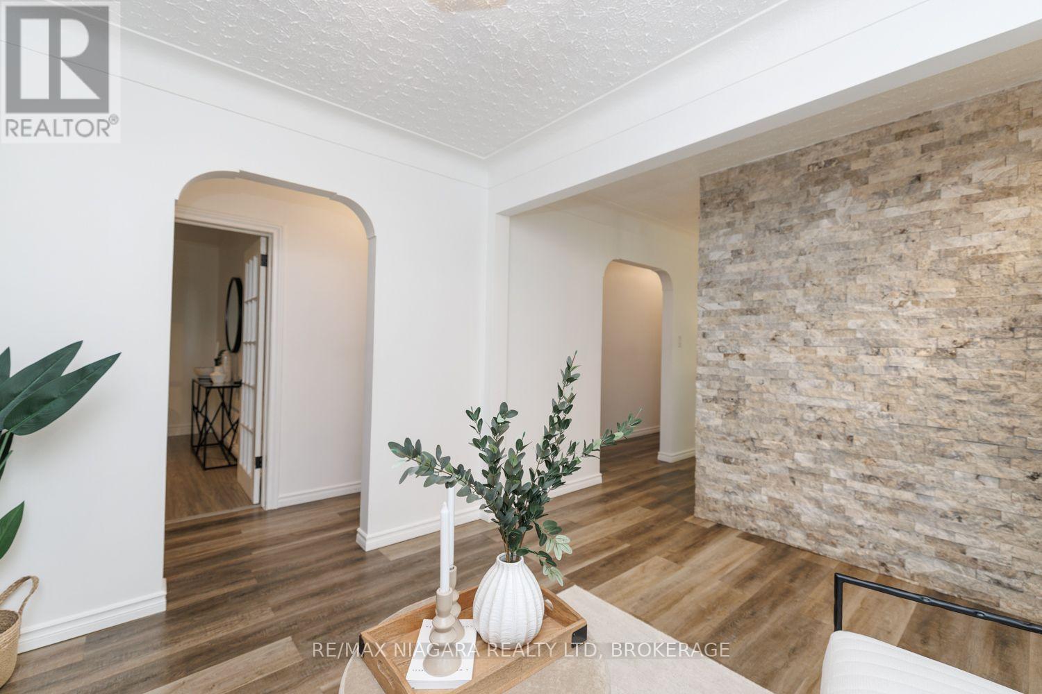 42 STRATHCONA DRIVE S, Pelham (Fonthill) — photo 9