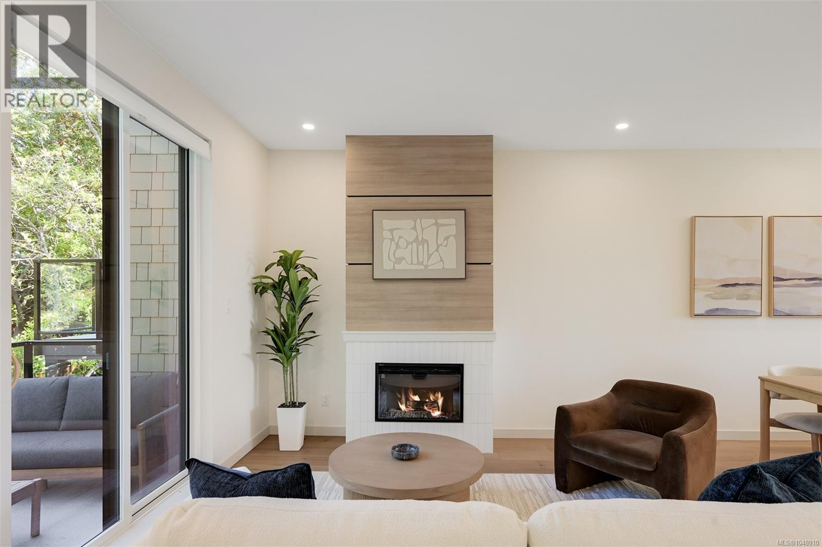 #2 519 Foul Bay Rd - 8