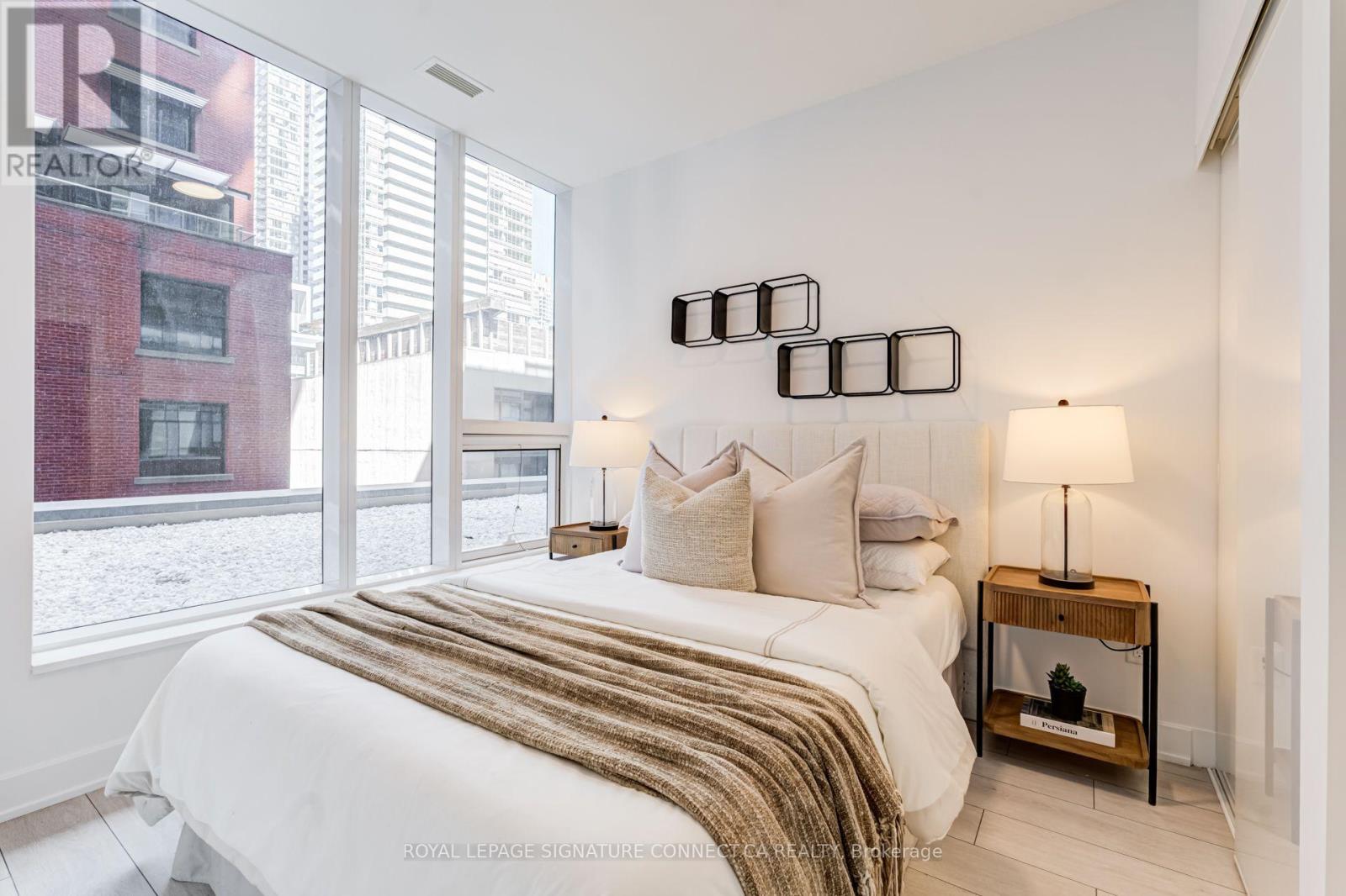 #317 15 MERCER STREET - 18