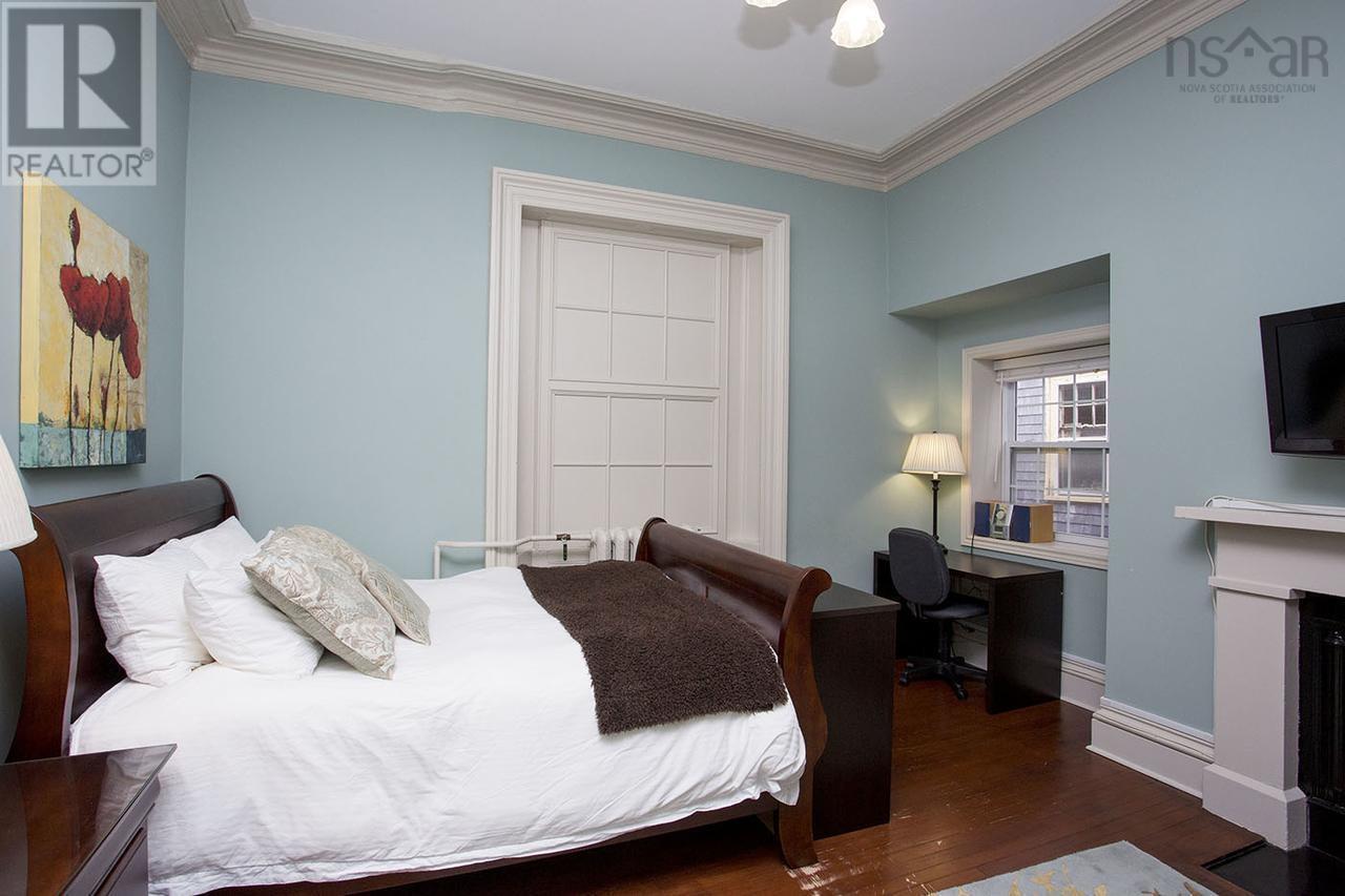 1266 Queen Street - 10