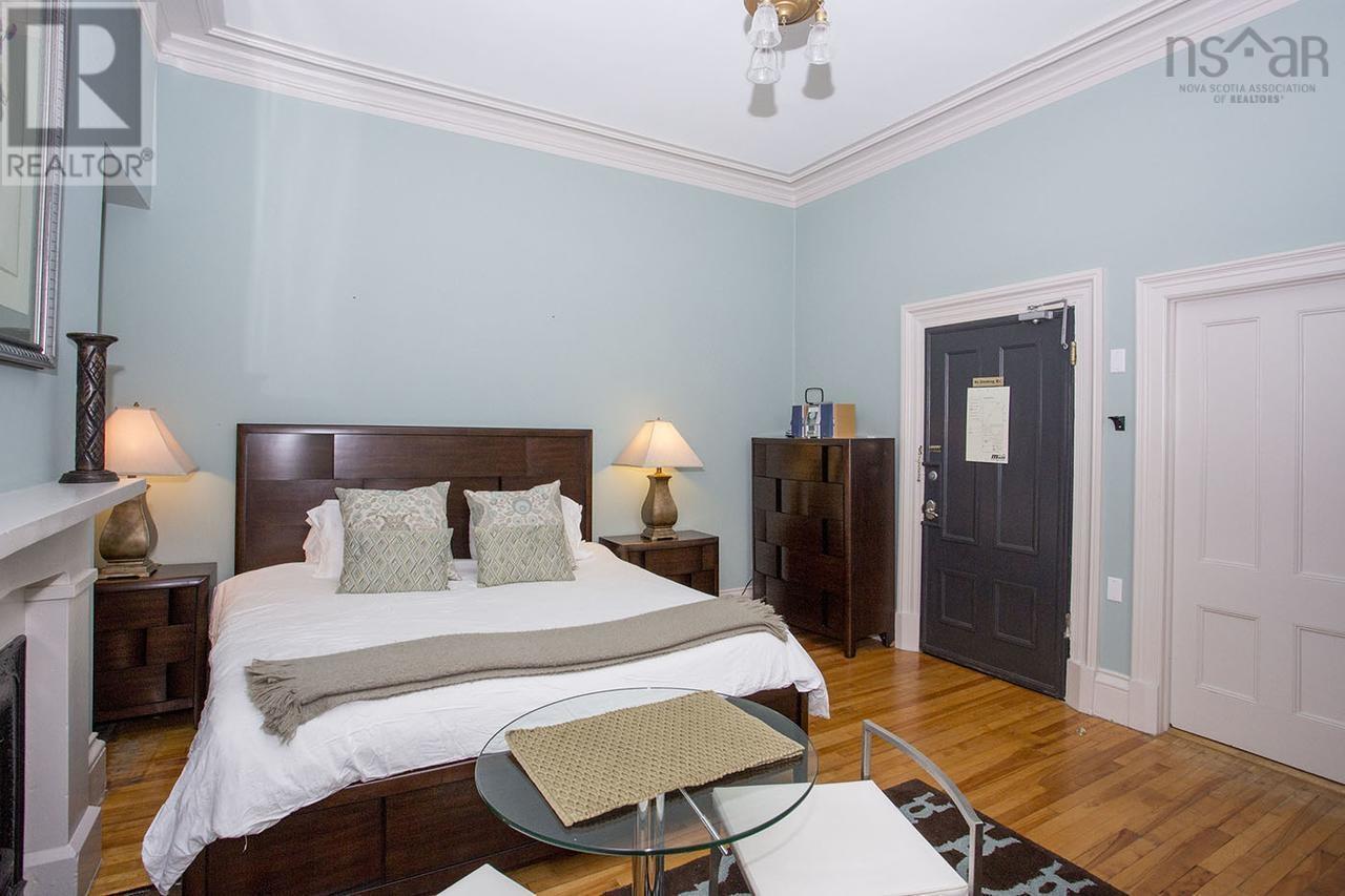 1266 Queen Street - 11