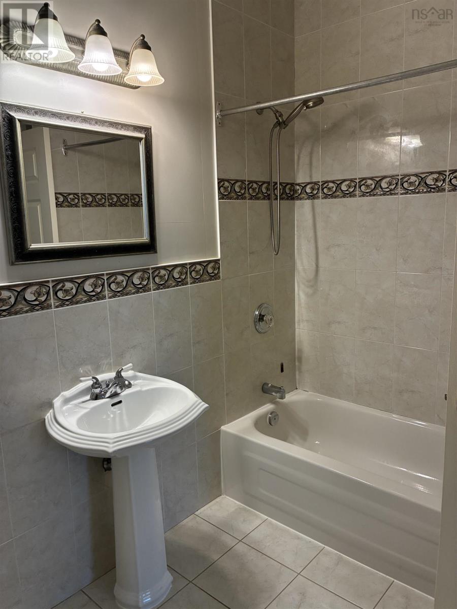 1266 Queen Street - 14