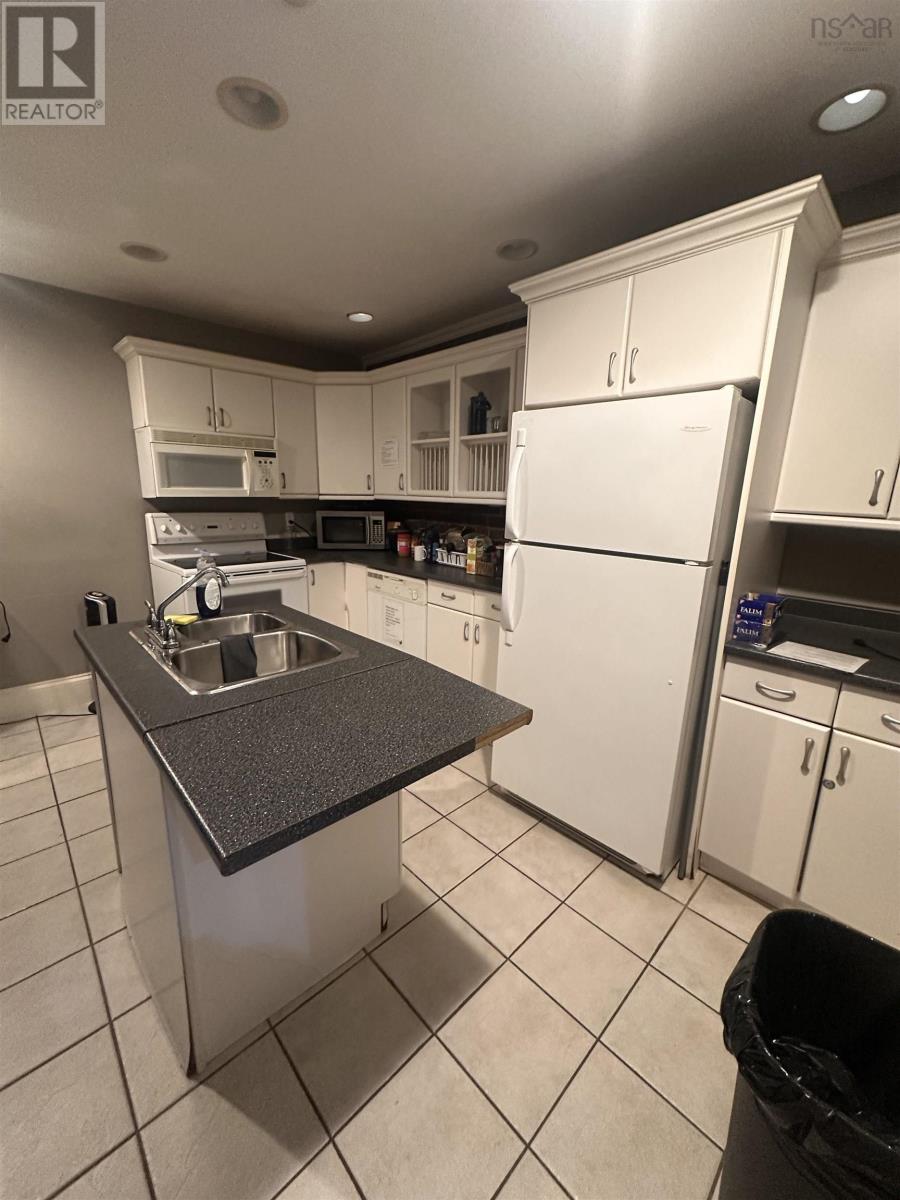 1266 Queen Street - 16
