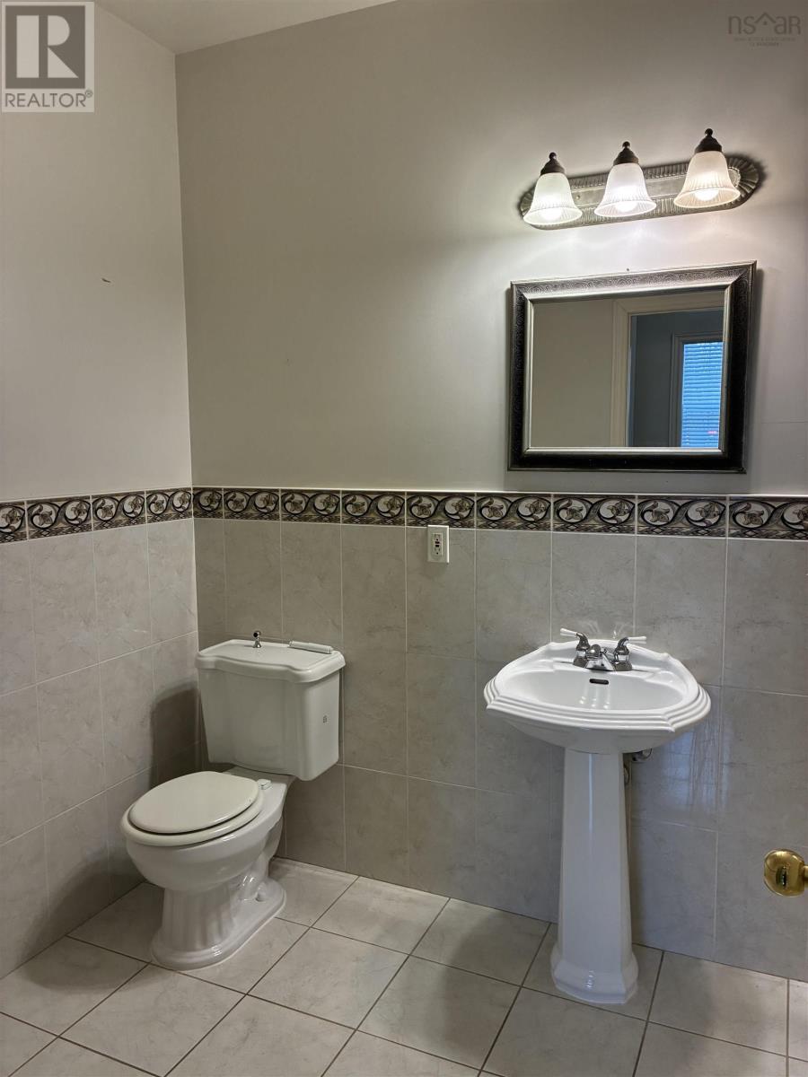 1266 Queen Street - 13