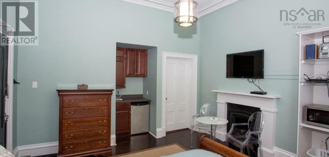 1266 Queen Street - 23