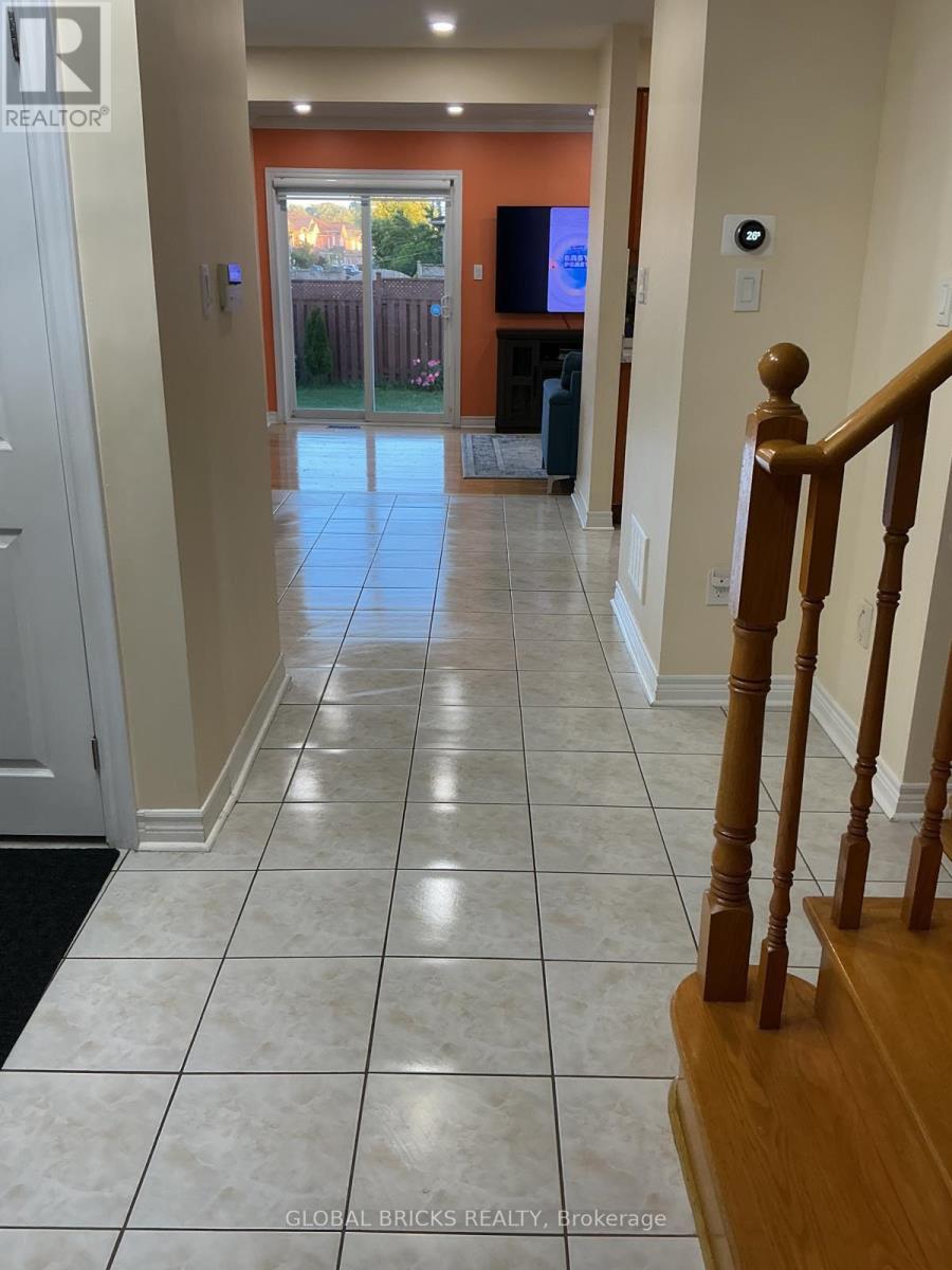 1 Rampart Crescent, Whitby, ON photo 10