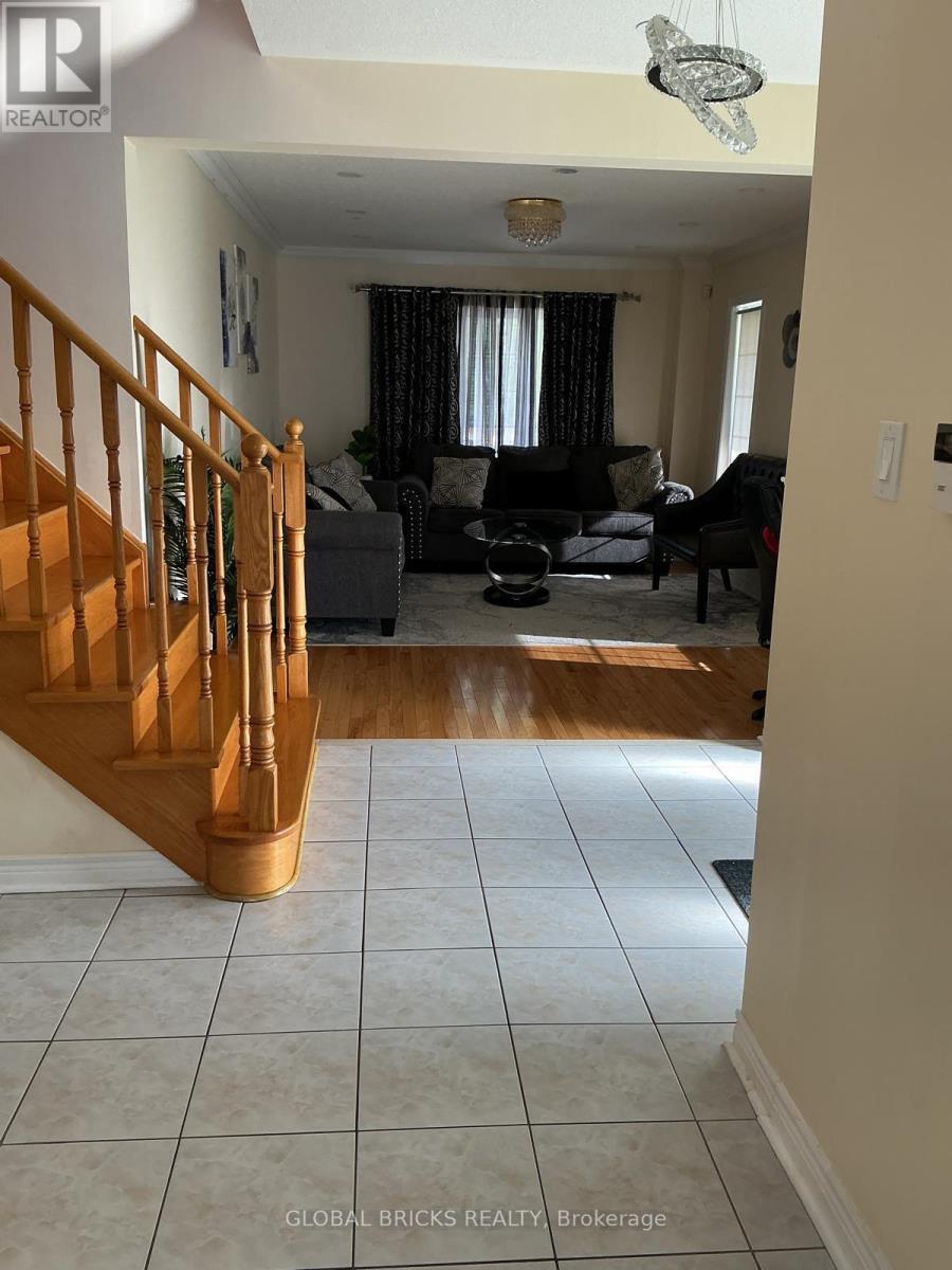 1 Rampart Crescent, Whitby, ON photo 14