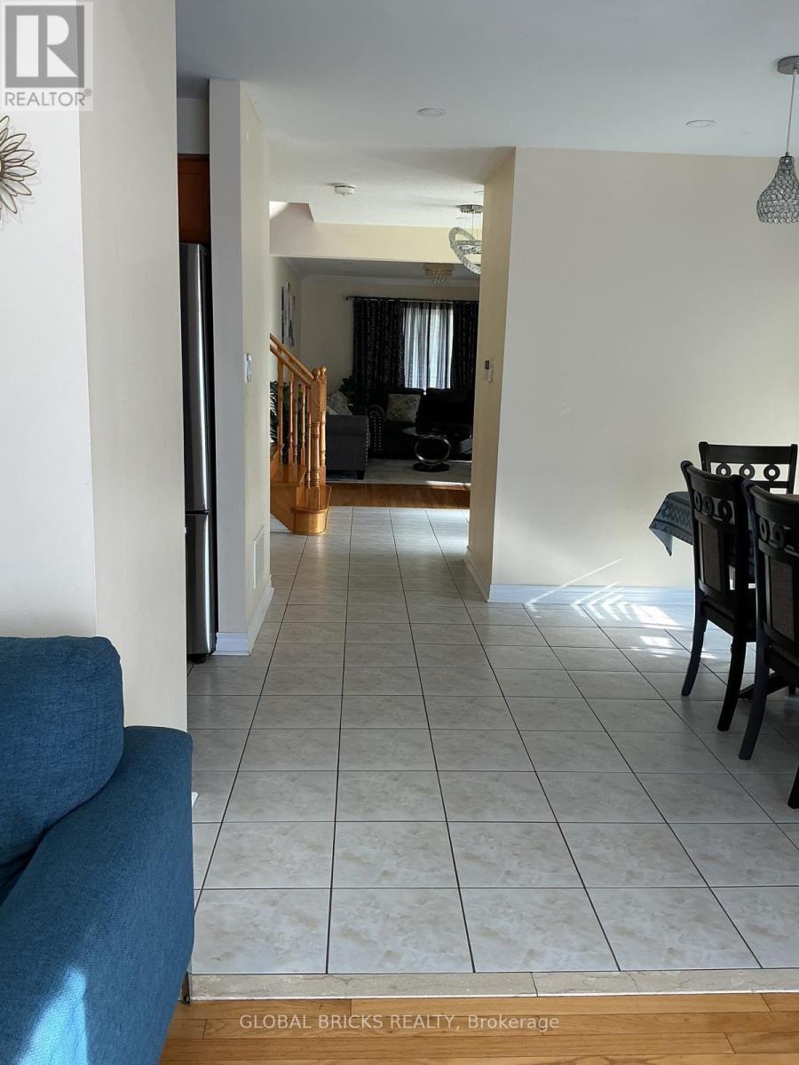 1 Rampart Crescent, Whitby, ON photo 6