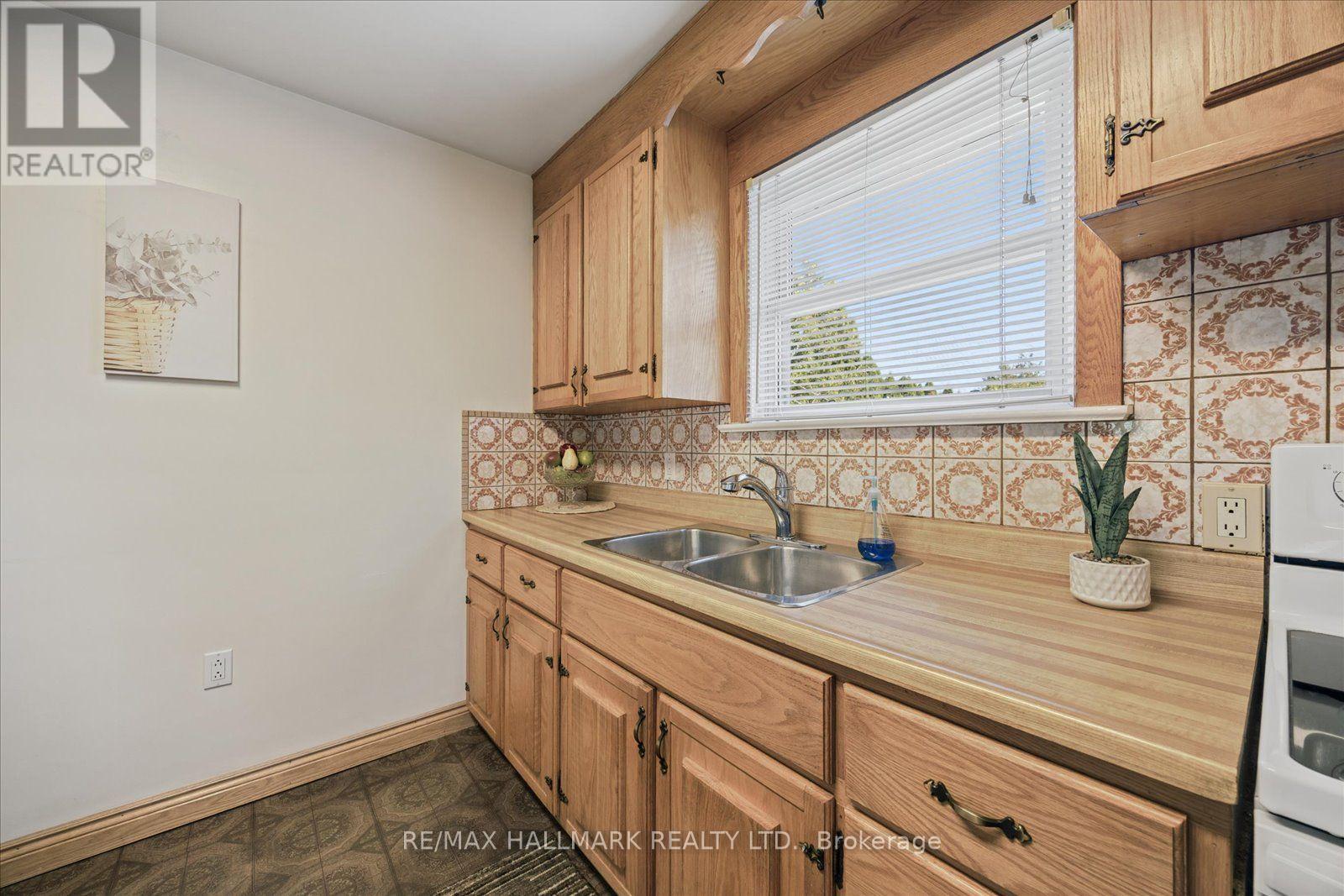 139 ELINOR AVENUE - 10