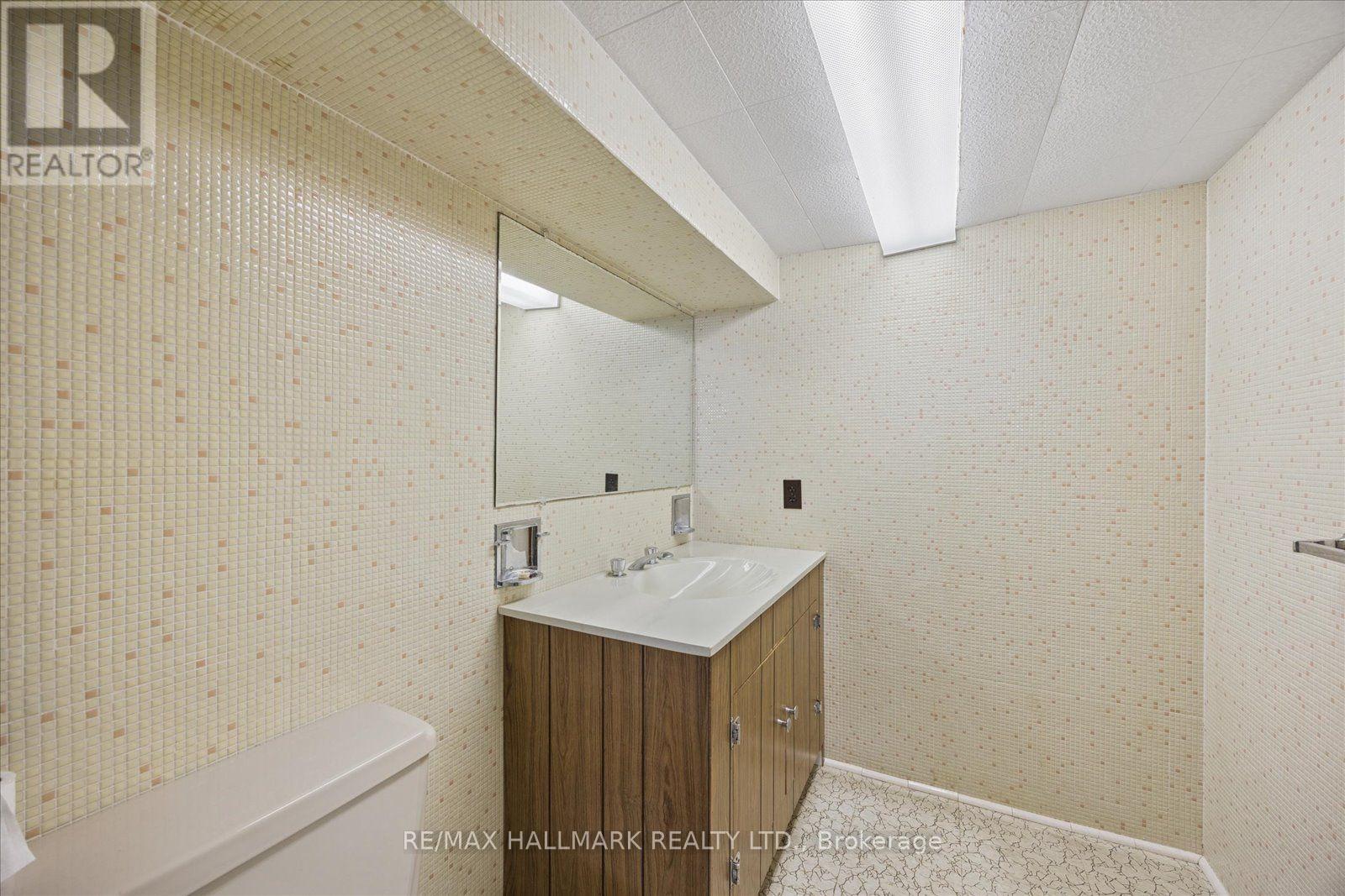 139 ELINOR AVENUE - 25